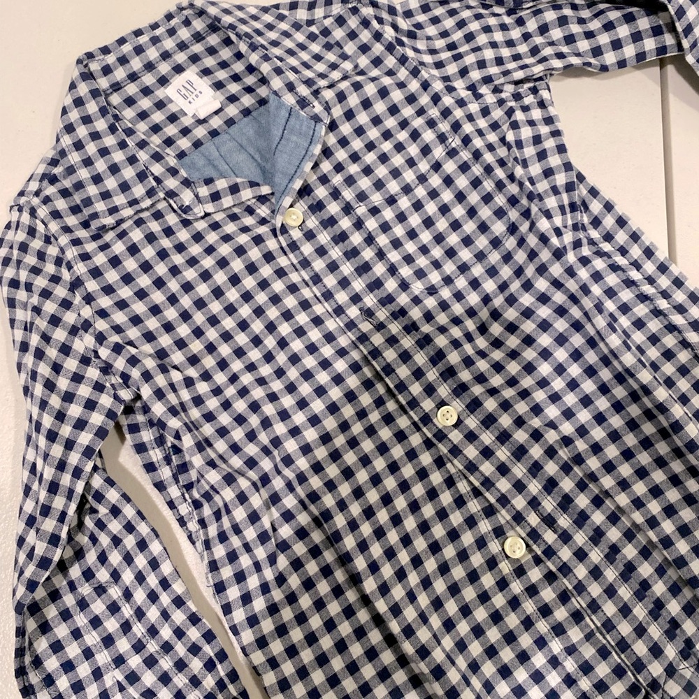 Gap long sleeve button down size 4!